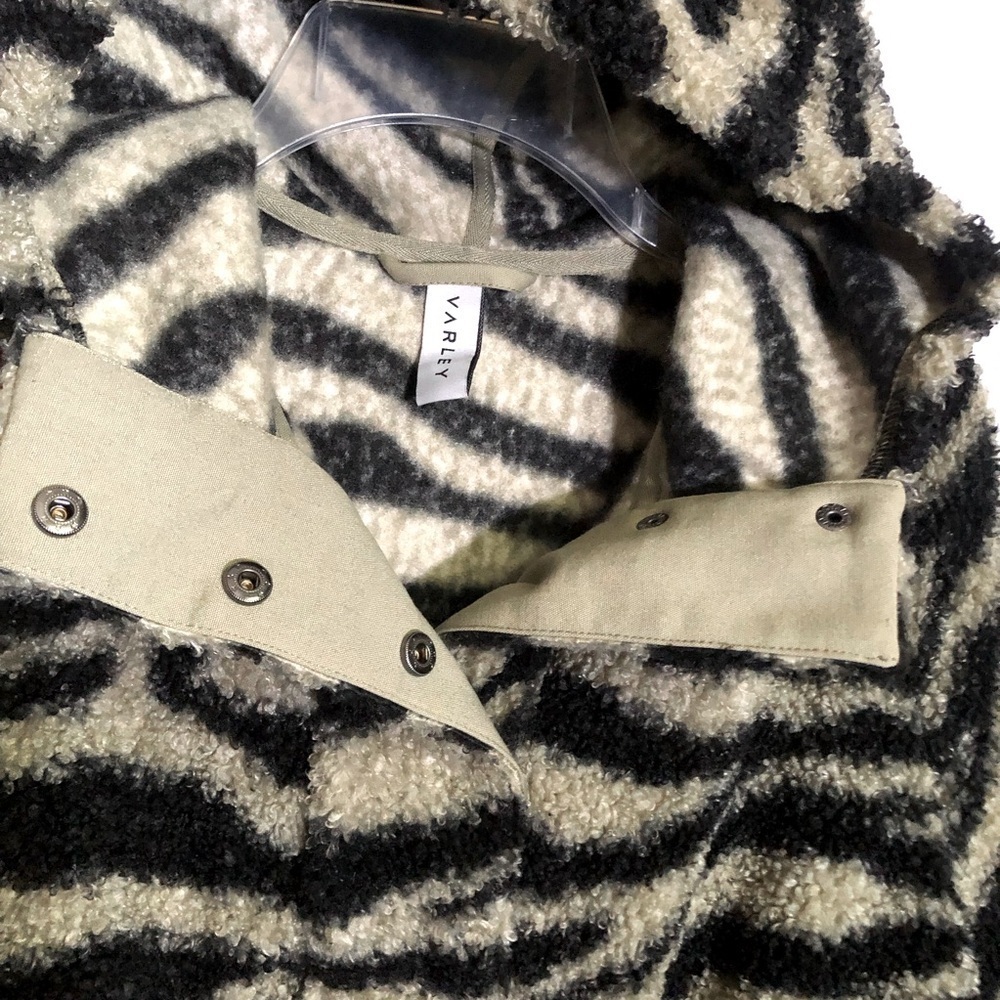 Varley by Anthropologie Whitfield Sherpa Oversized Zebra Pullover XS-M fit - Picture 9 of 10